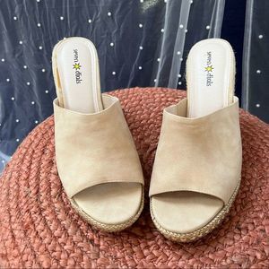 Seven Dials Size 9.5 Summer Wedges Tan/Beige